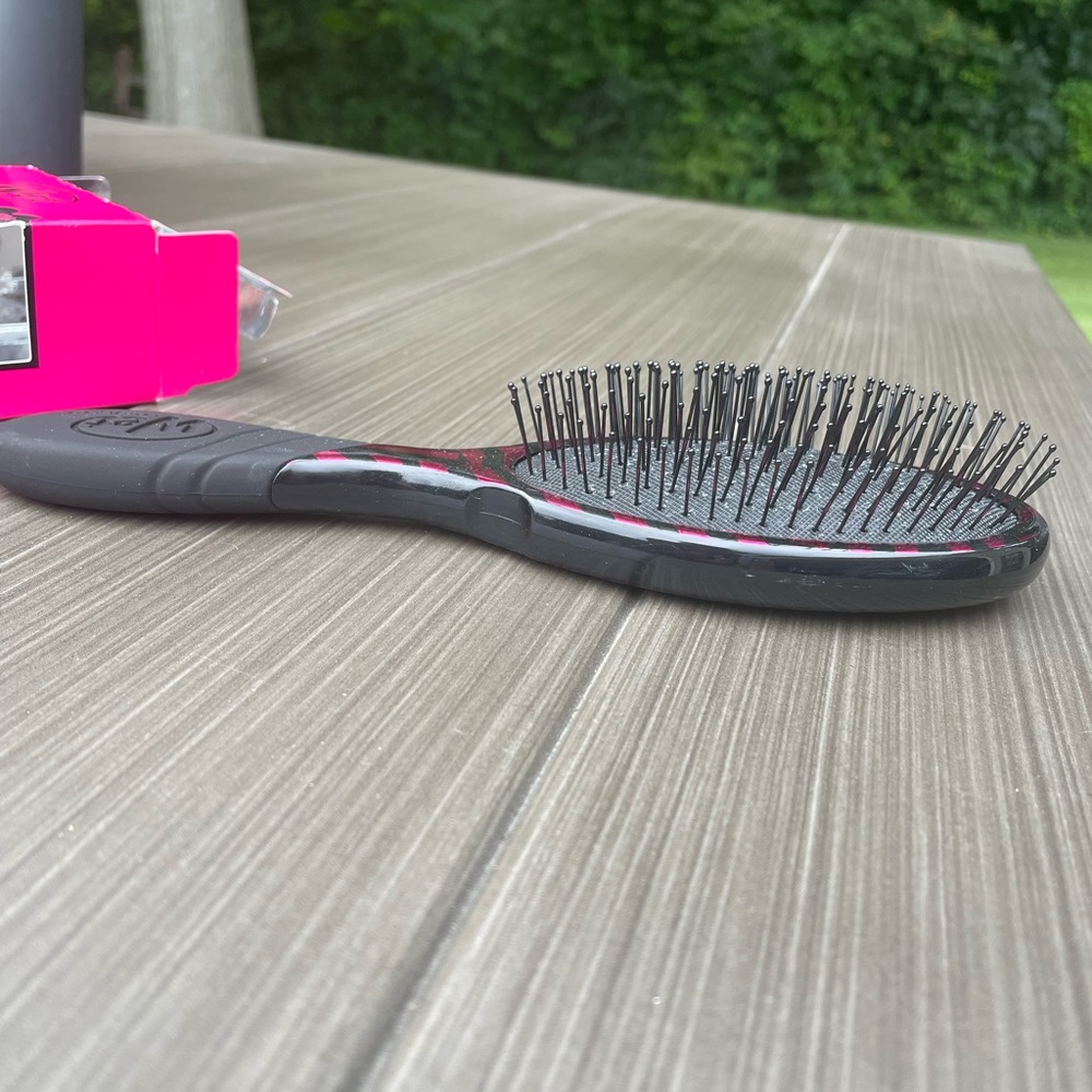 Mattel Barbie hairbrush - Picture 3 of 3
